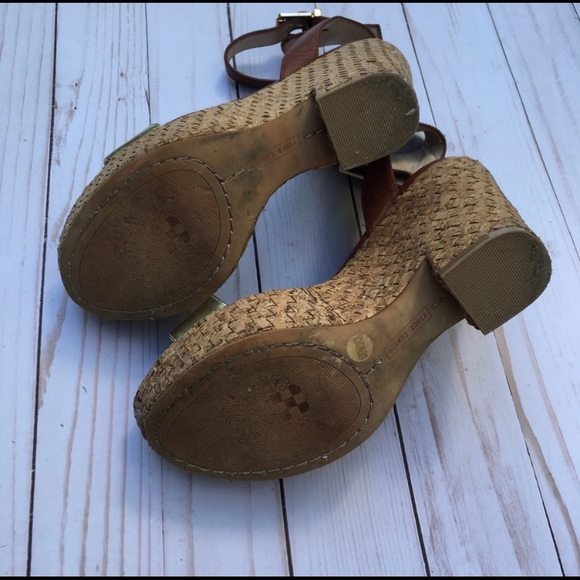5 for $40🔥Vince Camuto Wedge Sandal Gold 6.5M - Picture 8 of 8